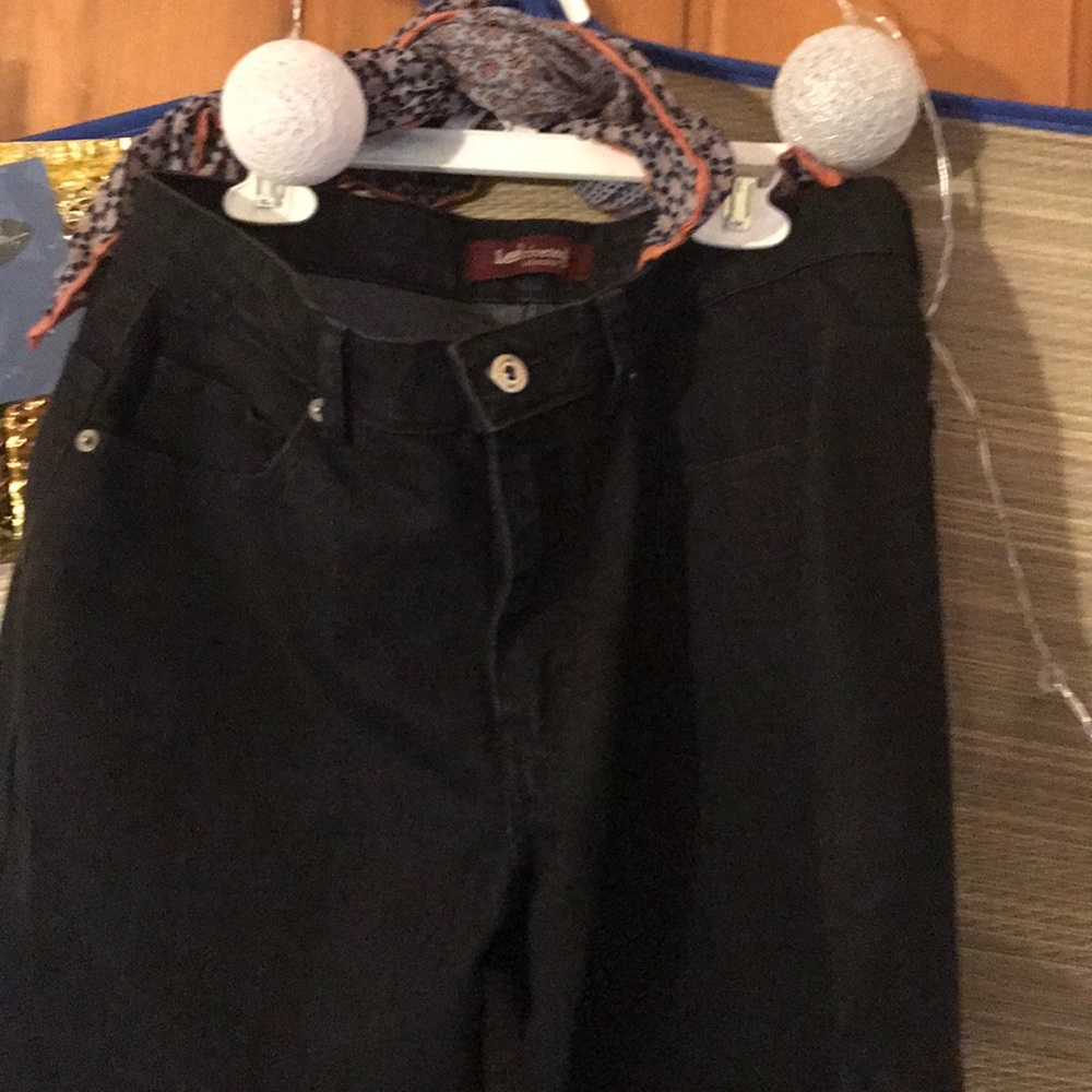 Lee riveted black jeans/ size 12 women/ capri🌸🌸3/4 size in length / not long🌸